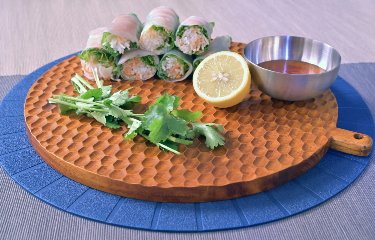 プレート ハニカムボード 丸 33.5cm ( 木製 ラバーウッド サービングボート カッティングボード ボード 丸型 おしゃれ 北欧 北欧風 ディスプレイ 飾る ティータイム 割れにくい カフェ )