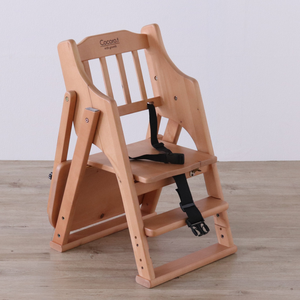ベビーチェア 折りたたみ ベルト付 座面3段階調整 ( ハイチェア テーブル付き ベビー チェア 椅子 高さ調節 3段階 木製 天然木 完成品 ダイニング 水性塗料仕上げ 子ども 子供 赤ちゃん 座面幅 広め 大人まで使える いす イス ) 【ライトブラウン】 ライトブラウン