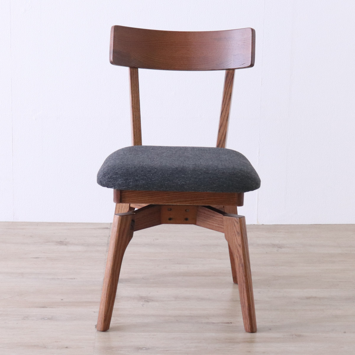 ダイニングチェア 座面高44cm 回転 ウーノ レッドオーク無垢材 ( チェア ダイニング イス 椅子 木製 天然木 食卓椅子 回転椅子 木製チェア 立ち座り 楽 360度回転 ウレタン 疲れにくい 食卓 リビング リビングチェア ファブリック )