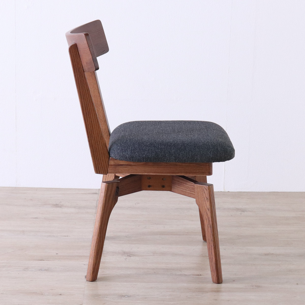 ダイニングチェア 座面高44cm 回転 ウーノ レッドオーク無垢材 ( チェア ダイニング イス 椅子 木製 天然木 食卓椅子 回転椅子 木製チェア 立ち座り 楽 360度回転 ウレタン 疲れにくい 食卓 リビング リビングチェア ファブリック )