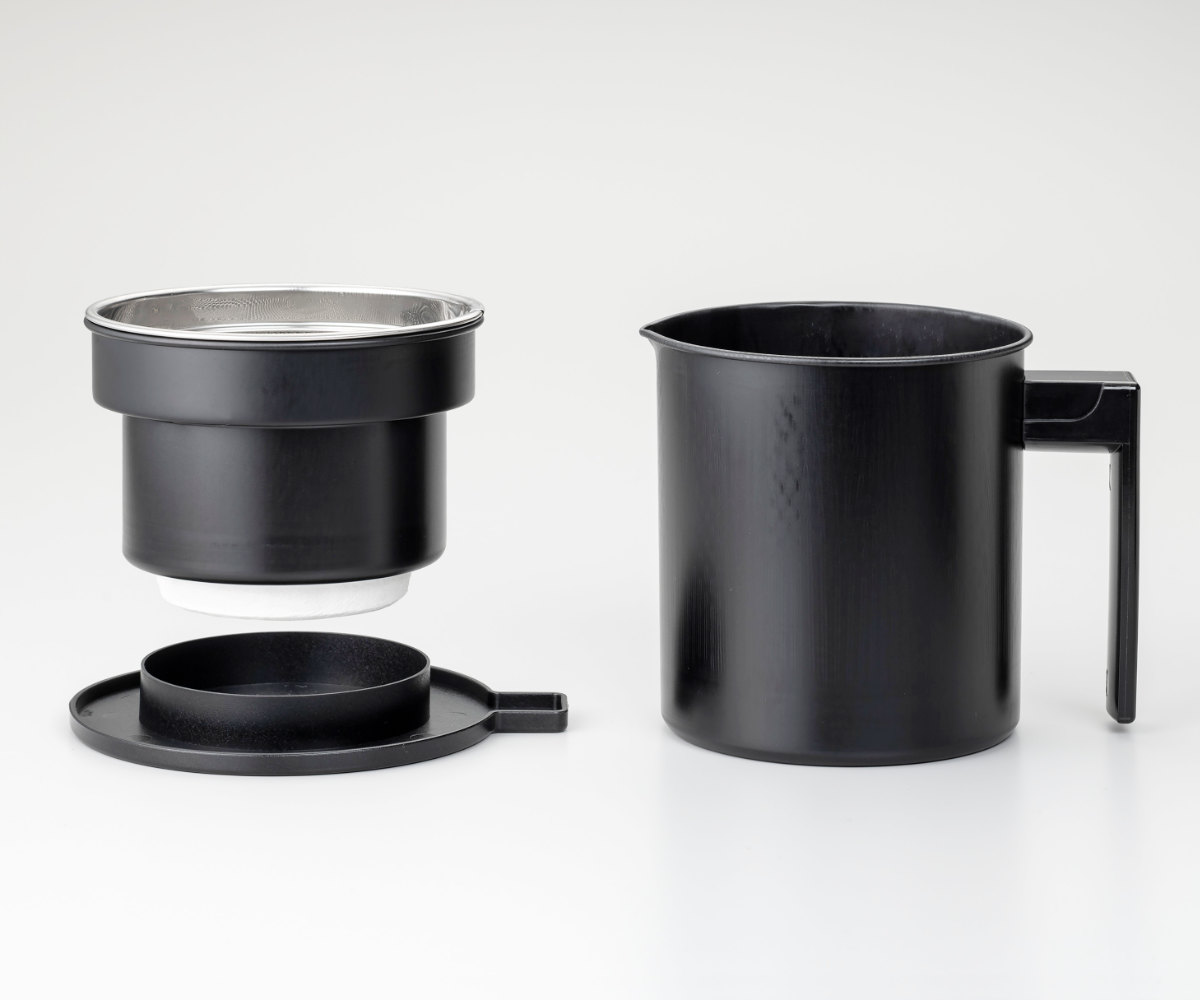 オイルポット 500ml 活性炭油ろ過ポット フッ素加工 ( 油こし器 油濾過 油ポット 活性炭フィルター こし網付き 日本製 活性炭 油濾し 濾過器 注ぎ口付き ろ過 調理器具 調理用品 油保存 ふっ素加工 キッチン用品 )