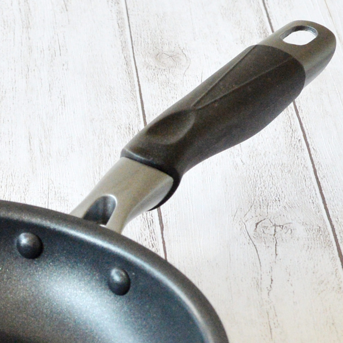 いため鍋 28cm IH対応 霞 日本製 ( ガス火対応 オール熱源対応 金属ヘラOK ふっ素加工 軽い 国産 炒め鍋 28センチ フッ素加工 フッ素コーティング アルミ製 軽量 シリコンハンドル )