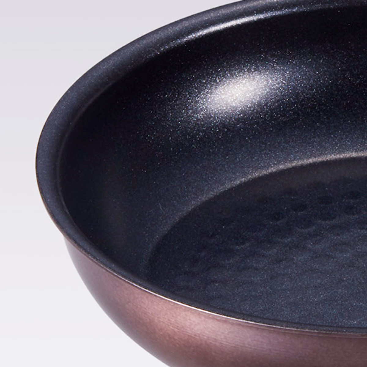 フライパン 26cm IH対応 和楽亭 絢 日本製 ( ガス火対応 オール熱源対応 ふっ素加工 フッ素加工 軽い 26センチ 国産 フッ素コーティング アルミ製 軽量 熱伝導 木目調ハンドル )