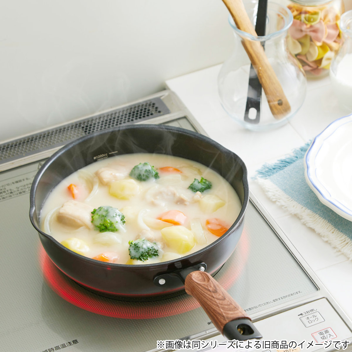 フライパン 26cm IH対応 和楽亭 絢 日本製 ( ガス火対応 オール熱源対応 ふっ素加工 フッ素加工 軽い 26センチ 国産 フッ素コーティング アルミ製 軽量 熱伝導 木目調ハンドル )