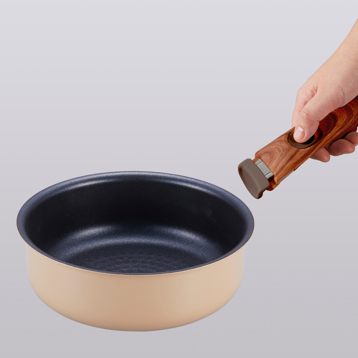 鍋 20cm IH対応 和楽亭 とれパン 取っ手が取れる ふっ素加工 ( ガス火対応 オーブン対応 片手なべ 金属ヘラOK フッ素加工 20センチ アルミ製 軽量 着脱ハンドル別売り ハンドルが取れる )