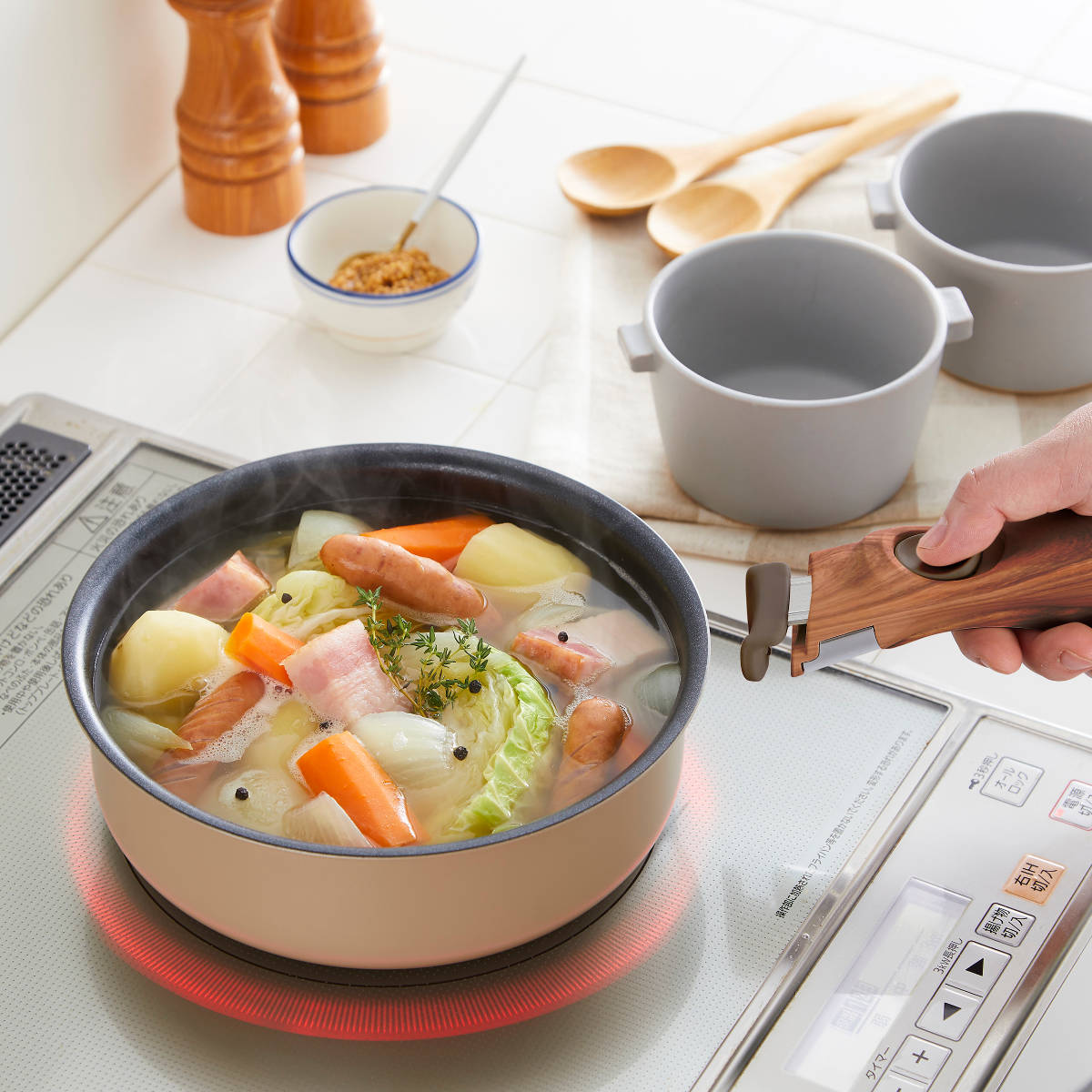 鍋 20cm IH対応 和楽亭 とれパン 取っ手が取れる ふっ素加工 ( ガス火対応 オーブン対応 片手なべ 金属ヘラOK フッ素加工 20センチ アルミ製 軽量 着脱ハンドル別売り ハンドルが取れる )