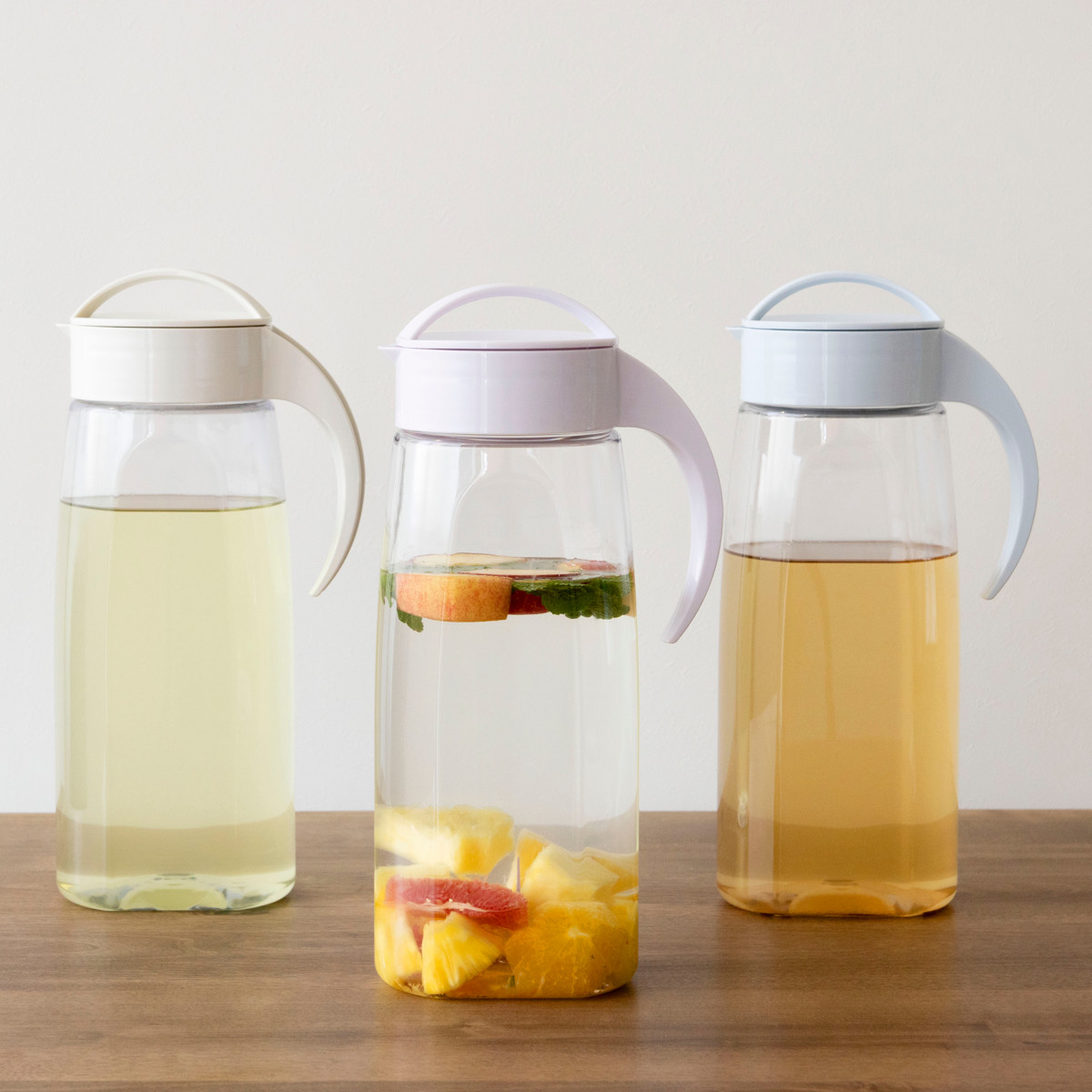 冷水筒 ピッチャー 2.2L ファインジャグ プラスチック 横置き 耐熱 ( 水差し 茶ポット 熱湯 麦茶 冷水ポット 約 2リットル 大容量 スクリュータイプ 取っ手付き 広口 ハンドル付き シンプル 日本製 ) 【ライトブルー】 ライトブルー