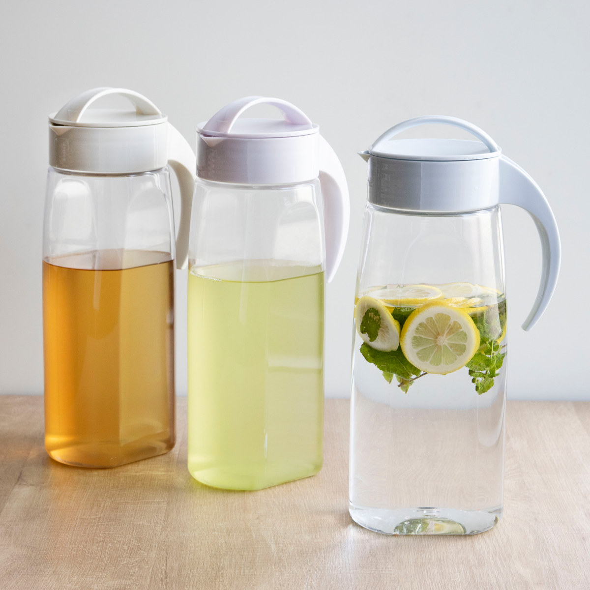 冷水筒 ピッチャー 2.2L ファインジャグ プラスチック 横置き 耐熱 ( 水差し 茶ポット 熱湯 麦茶 冷水ポット 約 2リットル 大容量 スクリュータイプ 取っ手付き 広口 ハンドル付き シンプル 日本製 ) 【ライトブルー】 ライトブルー