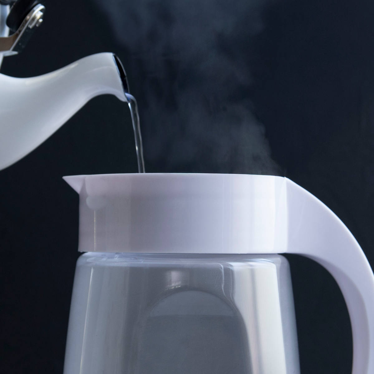 冷水筒 ピッチャー 2.2L ファインジャグ プラスチック 横置き 耐熱 ( 水差し 茶ポット 熱湯 麦茶 冷水ポット 約 2リットル 大容量 スクリュータイプ 取っ手付き 広口 ハンドル付き シンプル 日本製 ) 【ライトブルー】 ライトブルー