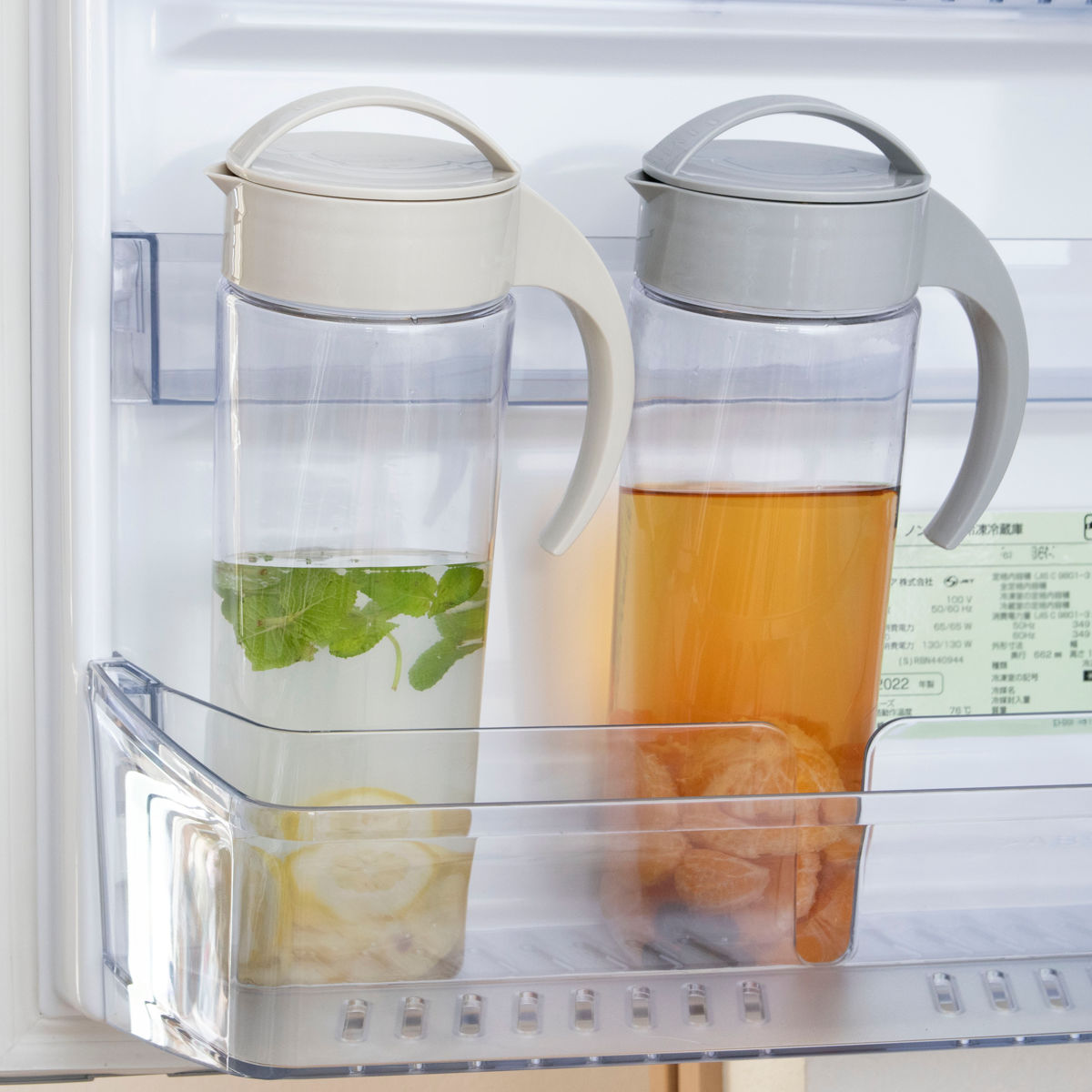 ピッチャー 1.9L スリムジャグ ( 麦茶ポット 冷水筒 冷水ポット 耐熱 横置き 大容量 洗いやすい 冷蔵庫 ポケット 日本製 広口 持ちやすい おしゃれ 倒して 寝かせて 置ける 冷茶ポット ) 【ベージュ】 ベージュ