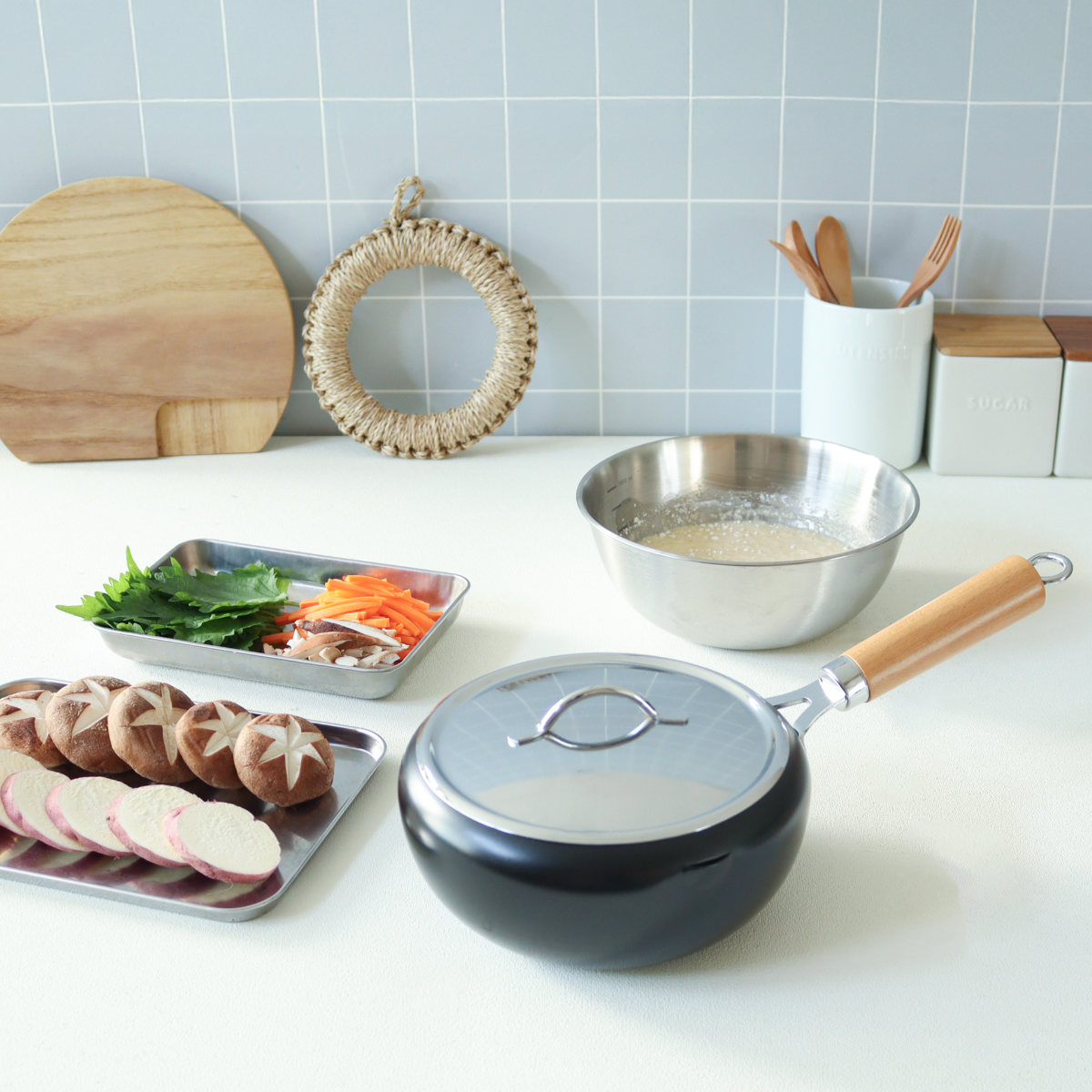 片手天ぷら鍋 20cm IH対応 蓋付き ラルス 油はねしにくい揚げ鍋 ( ガス火対応 揚げ鍋 片手鍋 20センチ 揚げ鍋鉄製 鉄鍋 揚げ物鍋 揚鍋 天婦羅鍋 片手フライ鍋 鍋 なべ 黒 ブラック )