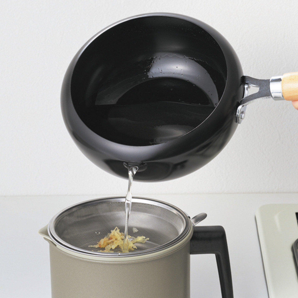 片手天ぷら鍋 20cm IH対応 蓋付き ラルス 油はねしにくい揚げ鍋 ( ガス火対応 揚げ鍋 片手鍋 20センチ 揚げ鍋鉄製 鉄鍋 揚げ物鍋 揚鍋 天婦羅鍋 片手フライ鍋 鍋 なべ 黒 ブラック )