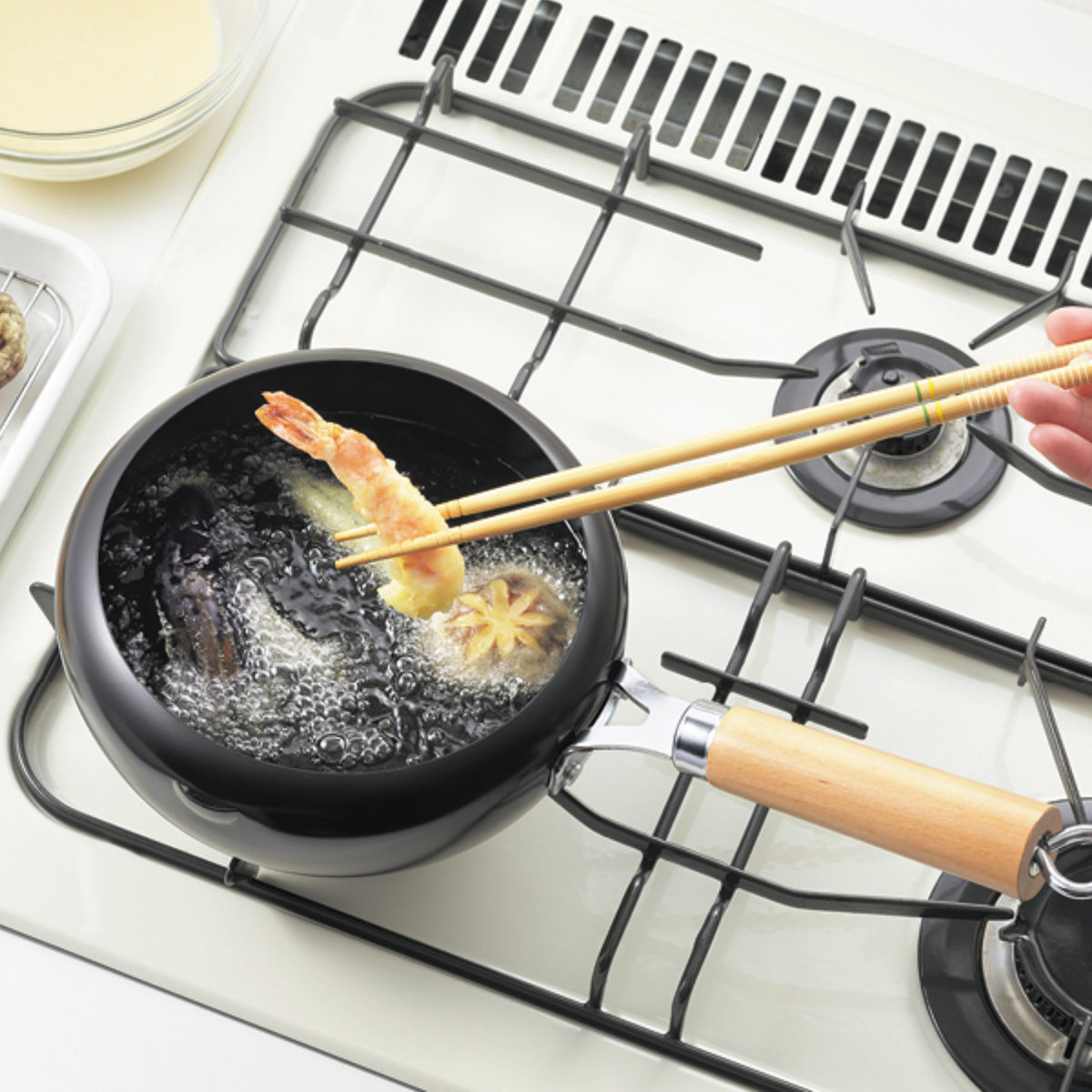 片手天ぷら鍋 20cm IH対応 蓋付き ラルス 油はねしにくい揚げ鍋 ( ガス火対応 揚げ鍋 片手鍋 20センチ 揚げ鍋鉄製 鉄鍋 揚げ物鍋 揚鍋 天婦羅鍋 片手フライ鍋 鍋 なべ 黒 ブラック )