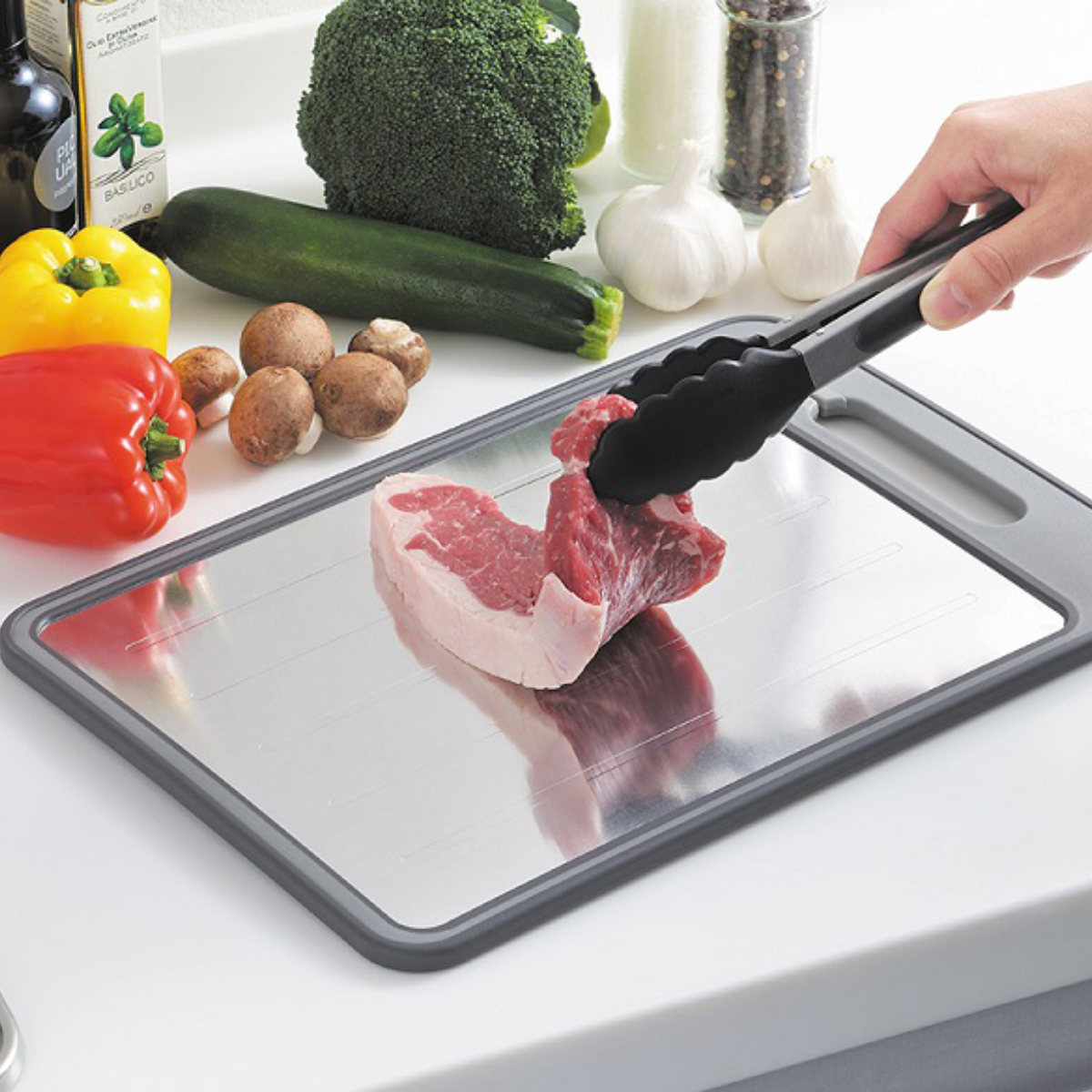 まな板 解凍プレート 25×15cm Days デイズ まな板兼用 4WAY ( カッティングボード おろし シャープナー 包丁研ぎ 薬味おろし 包丁とぎ おろし器 4in1 4役 便利 アルミニウム製 ステーキ肉 お刺身 ギフト プレゼント )