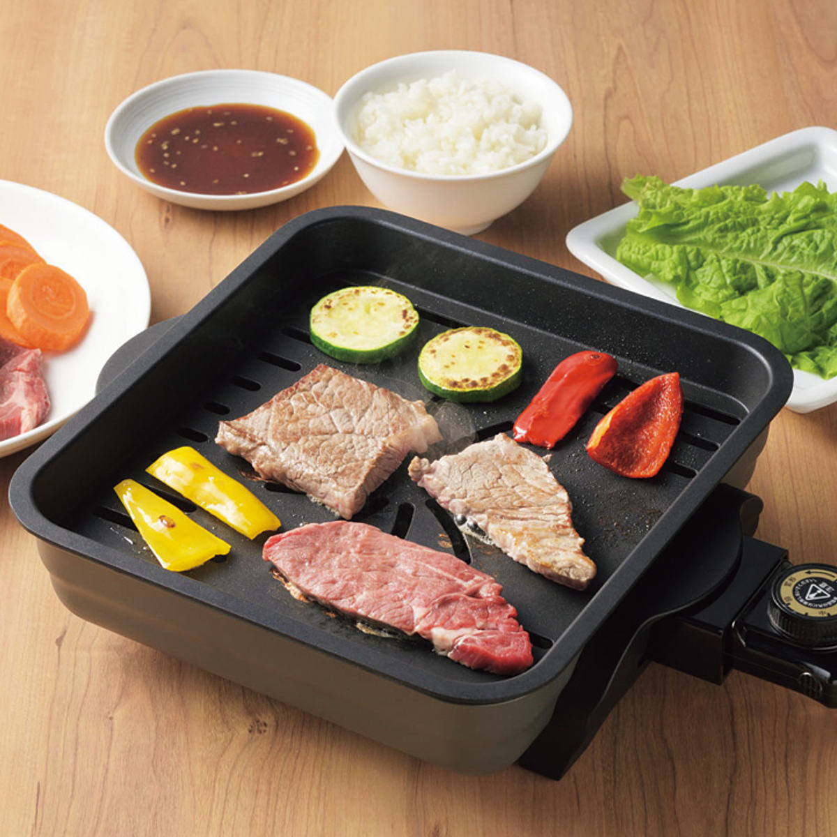 ホットプレート 煙をおさえたコンパクトプレート （ グリルプレート 焼肉 魚 プレート 平面 PSEマーク適合 調理 油が落ちる 煙が出にくい 煙 少ない 水受け皿 温度調節 洗いやすい 調理器具 保温 調理家電 キッチン家電 ）