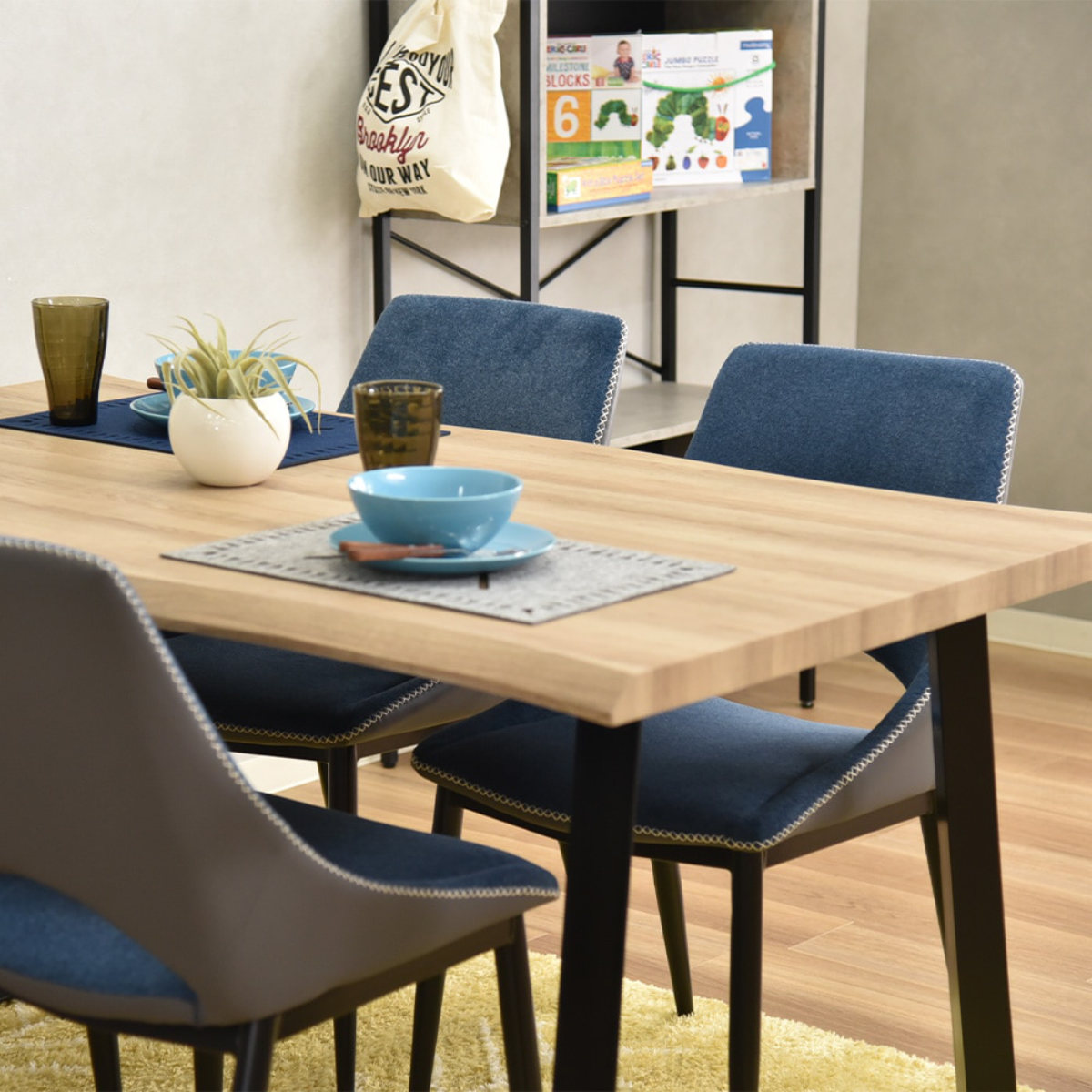 ダイニングチェア 座面高44cm 2脚入 メロン ファブリック ( チェア ダイニング イス 椅子 食卓椅子 レザー調 スチール脚 いす 食卓 リビング リビングチェア ウレタン ツートンカラー デスクチェア ) 【ライトグレー】 ライトグレー