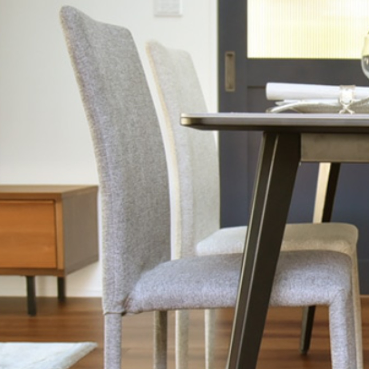 ダイニングチェア 座面高43cm 2脚セット スタッキング ( 食卓椅子 チェア イス 椅子 いす ダイニング 肘なし レザー調 ファブリック 完成品 ハイバック チェアー 食卓 リビング おしゃれ リビングチェア デスクチェア 積み重ね ) 【ライトベージュ】 ライトベージュ