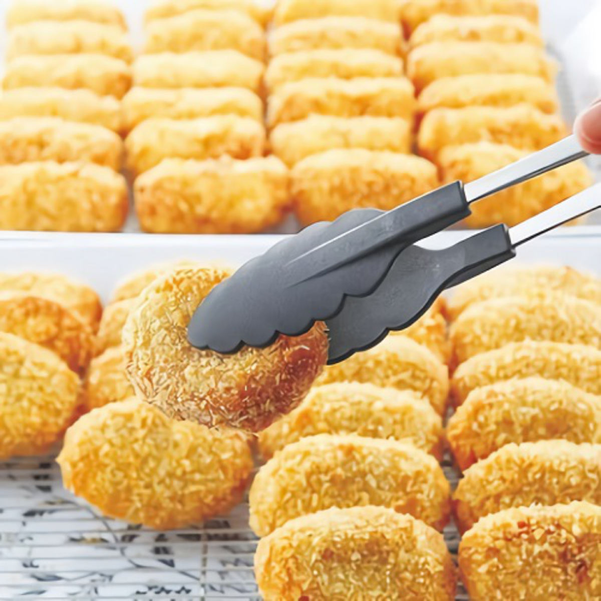 トング 25cm ナイロン製 耐熱 抗菌 カラートング ( ナイロントング 中 食洗機対応 日本製 キッチントング 調理トング 取り分けトング 揚げ物 盛り付けトング キッチン小物 キッチンツール ) 【レッド】 レッド