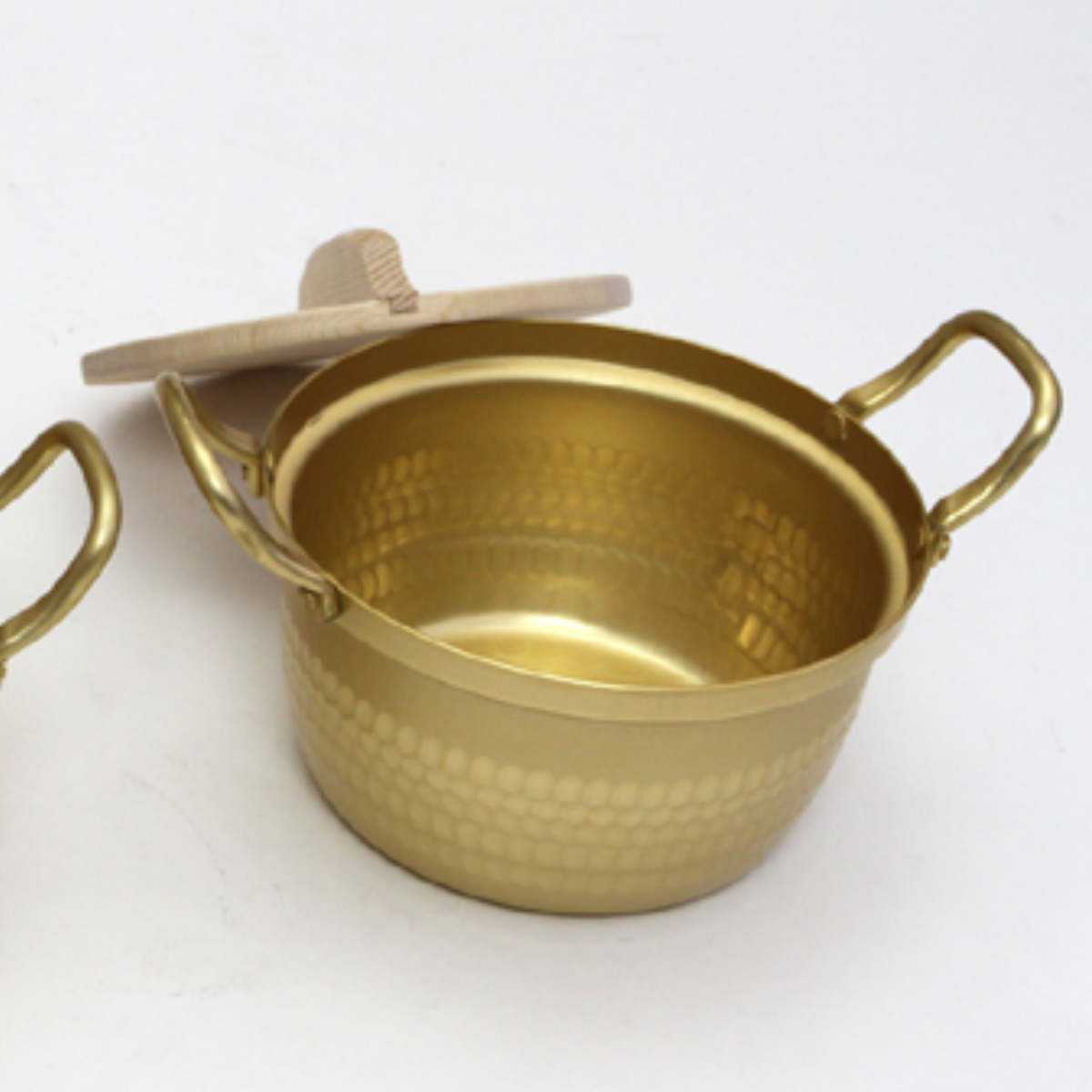 両手鍋 14.5cm 和の職人 アルミ段付鍋 木蓋付 ( ガス火専用 段付鍋 なべ お鍋 槌目 打ち目 台所道具 日本製 14.5センチ 小さい アルミ製 アルミ鍋 ふた付き 昭和レトロ レトロデザイン 台所用品 軽量 )