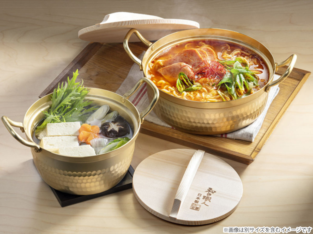 両手鍋 18cm 和の職人 アルミ浅型鍋 木蓋付 ( ガス火専用 段付鍋 なべ お鍋 槌目 打ち目 台所道具 日本製 18センチ アルミ製 アルミ鍋 ふた付き 昭和レトロ レトロデザイン 台所用品 軽量 )