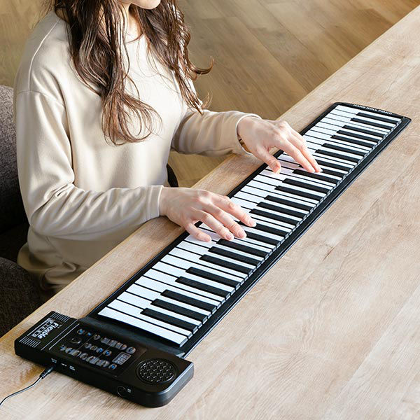 ピアノ 電子ピアノ コンパクト 61鍵盤 ロールアップピアノ （ ロールピアノ 電子ロールピアノ 電子キーボード 巻ける 折りたたみ 持ち運び  ポータブル たためる スタンド不要 コンパクト シリコンピアノ 楽器 録音機能 ）