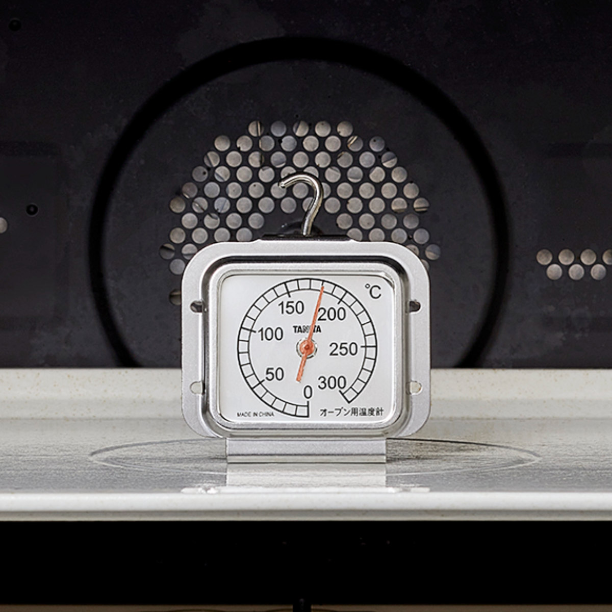 タニタ アナログ温度計 オーブン用 ( TANITA オーブン温度計 調理用温度計 デジタル温度計 300度 料理用温度計 フック付 スタンド クッキング温度計 お菓子作り パン 焼き菓子 スポンジ ケーキ クッキー 料理用 )