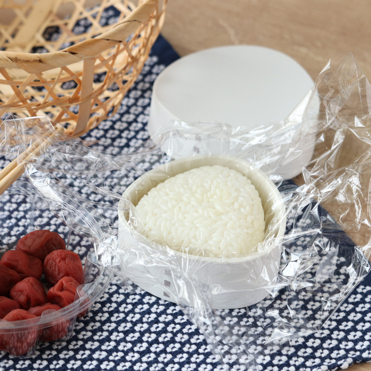 おにぎりケース わっぱおにぎりケース モノトーン 抗菌 ( おむすびケース 弁当箱 おにぎり おむすび ケース 三角 和風 日本製 お弁当箱 おにぎり用 おむすび用 デザートケース フルーツケース お弁当 弁当 ) 【マットホワイト】 マットホワイト