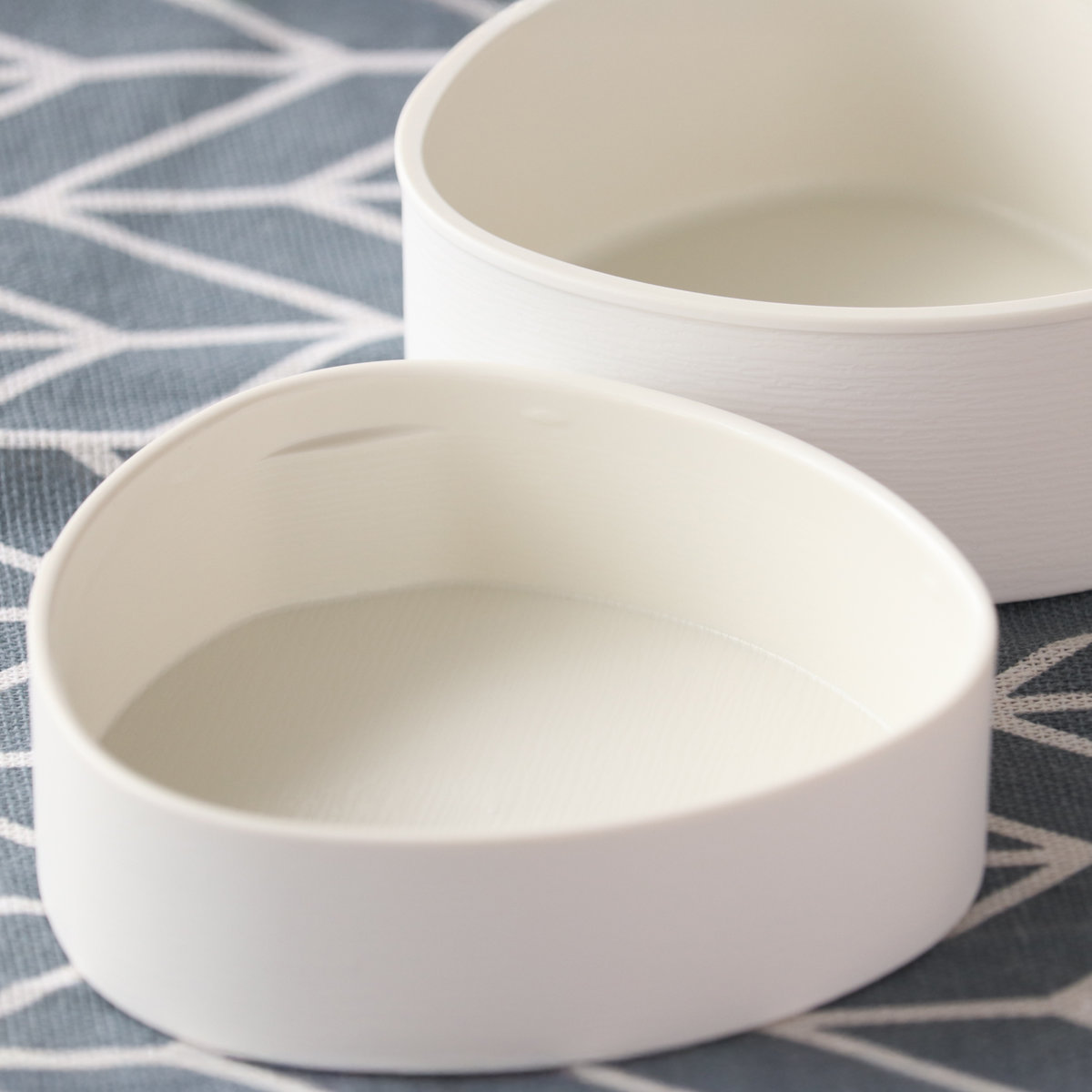 おにぎりケース わっぱおにぎりケース モノトーン 抗菌 ( おむすびケース 弁当箱 おにぎり おむすび ケース 三角 和風 日本製 お弁当箱 おにぎり用 おむすび用 デザートケース フルーツケース お弁当 弁当 ) 【マットホワイト】 マットホワイト