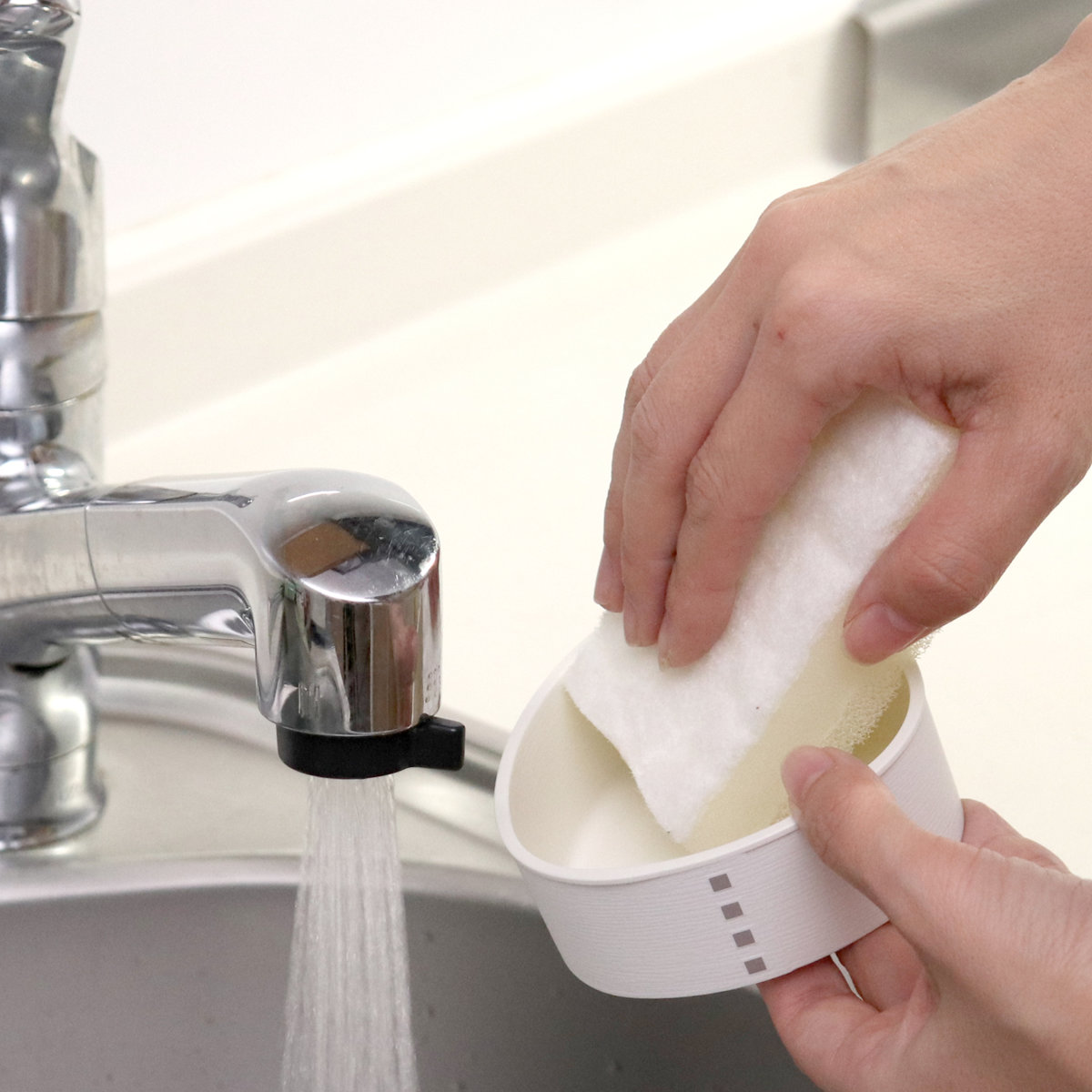 おにぎりケース わっぱおにぎりケース モノトーン 抗菌 ( おむすびケース 弁当箱 おにぎり おむすび ケース 三角 和風 日本製 お弁当箱 おにぎり用 おむすび用 デザートケース フルーツケース お弁当 弁当 ) 【マットホワイト】 マットホワイト