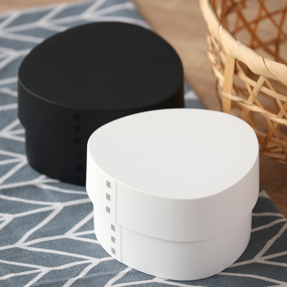 おにぎりケース わっぱおにぎりケース モノトーン 抗菌 ( おむすびケース 弁当箱 おにぎり おむすび ケース 三角 和風 日本製 お弁当箱 おにぎり用 おむすび用 デザートケース フルーツケース お弁当 弁当 ) 【マットホワイト】 マットホワイト