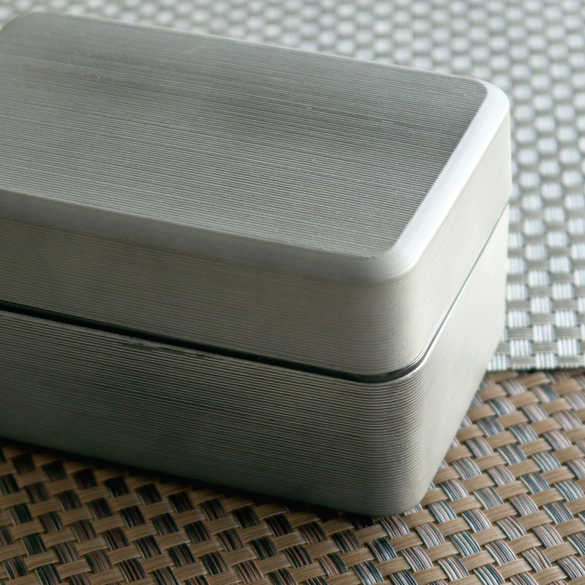 弁当箱 750ml 2段 大和千筋弁当 銀朱 銀研 ( お弁当箱 食洗機対応 レンジ対応 バンド付 和 日本製 シンプル 二段 和風 レンジOK 食洗機OK 二段弁当箱 弁当 お弁当 ランチベルト付き シール蓋 ) 【銀朱】 銀朱