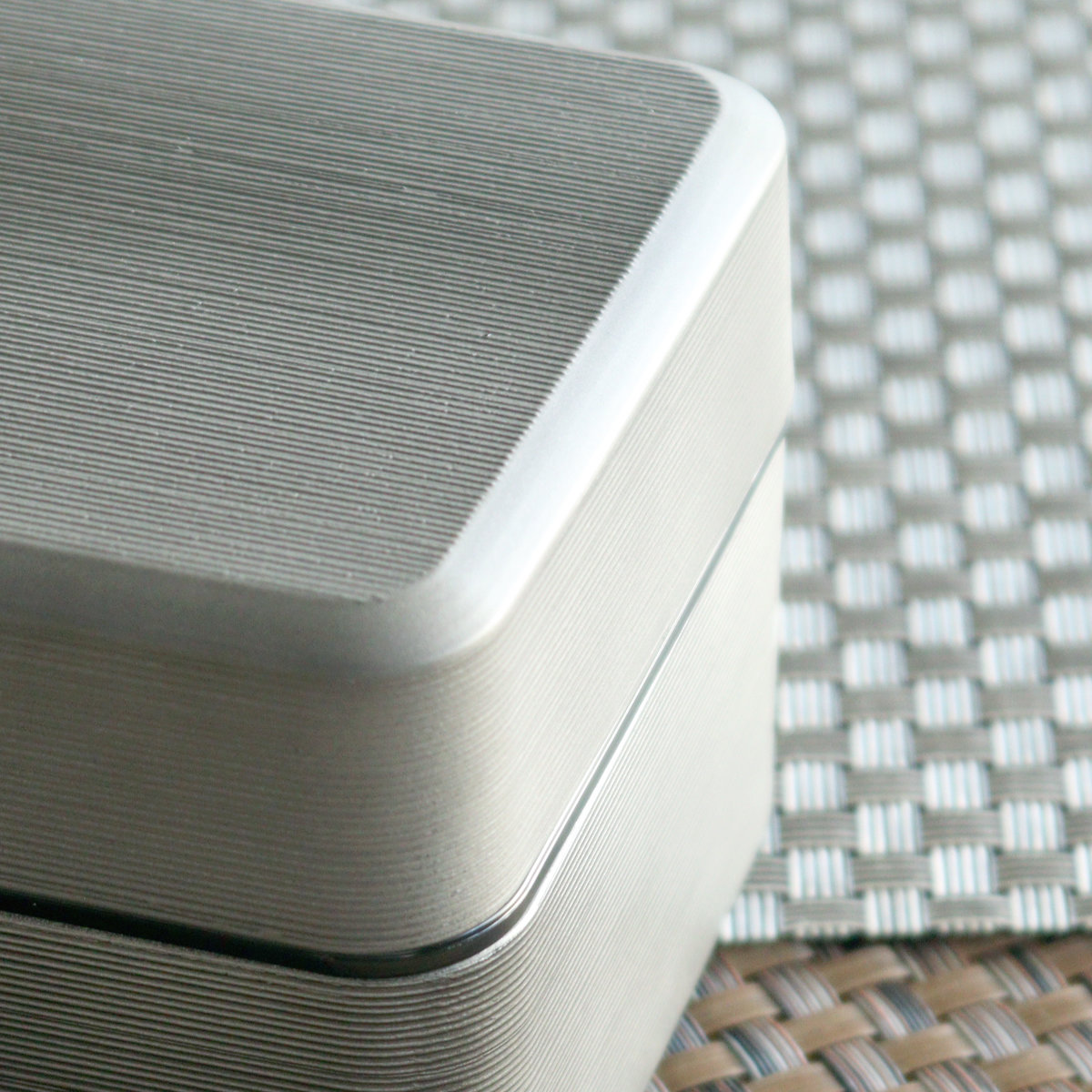 弁当箱 750ml 2段 大和千筋弁当 銀朱 銀研 ( お弁当箱 食洗機対応 レンジ対応 バンド付 和 日本製 シンプル 二段 和風 レンジOK 食洗機OK 二段弁当箱 弁当 お弁当 ランチベルト付き シール蓋 ) 【銀朱】 銀朱