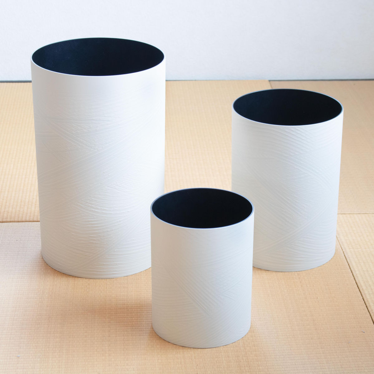 ゴミ箱 フタなし Sサイズ さざ波 ( ごみ箱 3.4L 蓋なし 小さい 丸型 くず入れ プラスチック リビング ダストボックス 和室 ごみばこ 3.4リットル ふたなし 洗面所 寝室 おしゃれ 滑り止め 円形 筒形 コンパクト ダストBOX ) 【アイボリー】 アイボリー