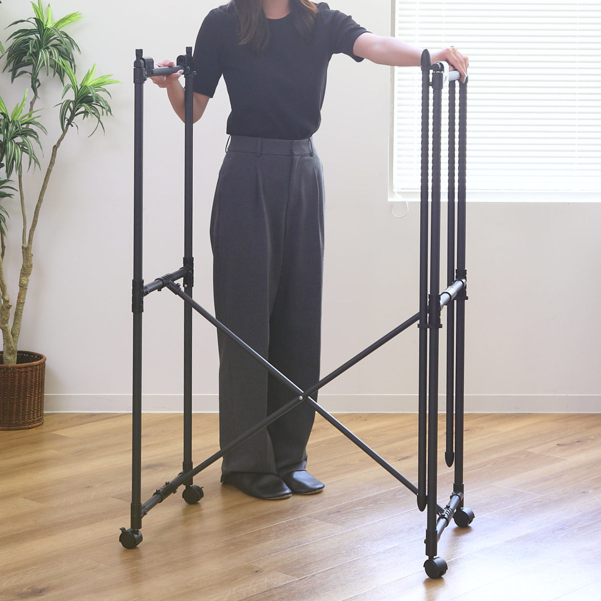 物干し 室内 ブラック コンパクト ポーリッシュ 折り畳み多機能物干し ( PORISH ハンガー インテリア物干し 物干しスタンド 洗濯 ランドリー 衣類 フェイスタオル 折り畳み キャスター付 )