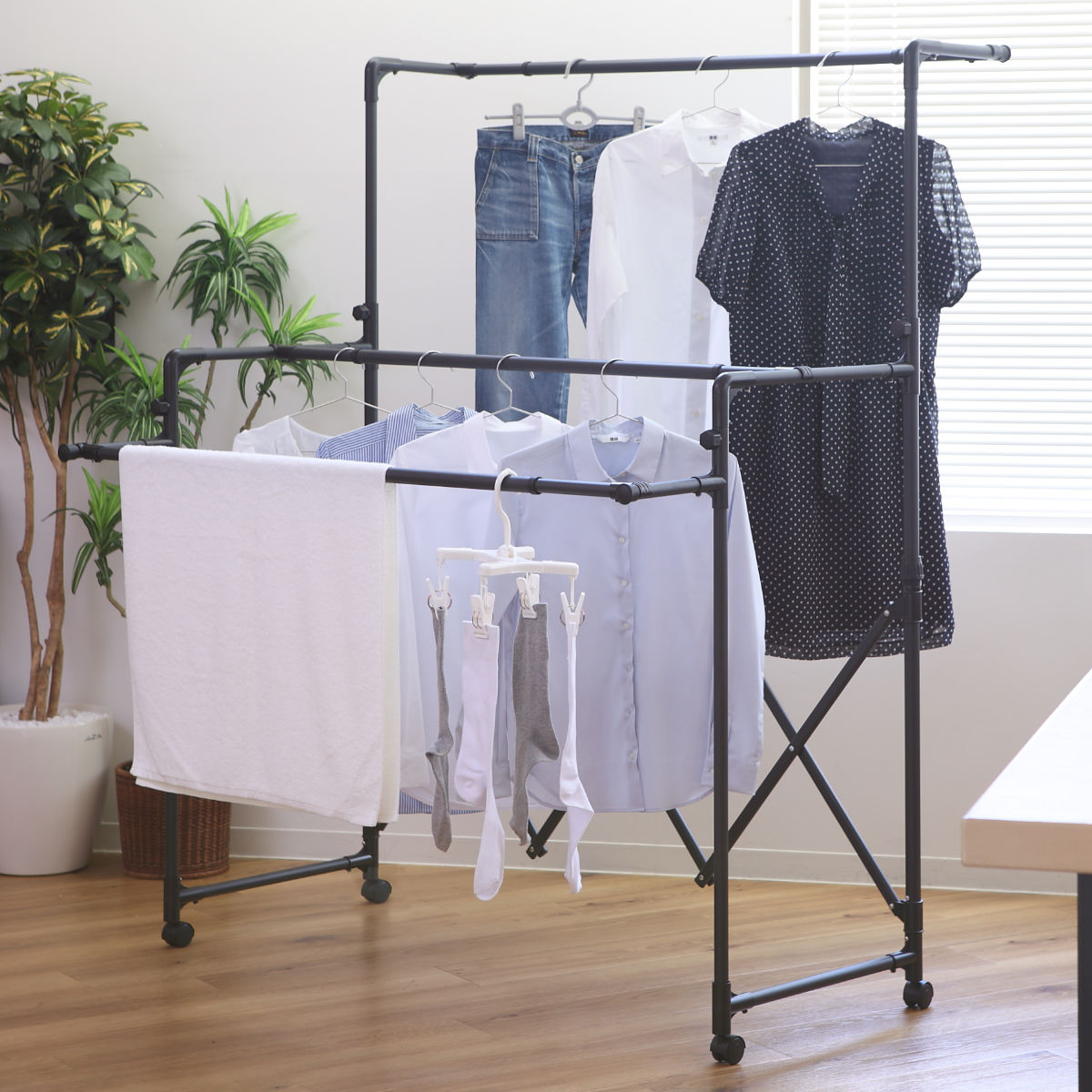 物干し 室内 ブラック コンパクト ポーリッシュ 折り畳み伸縮多機能物干し （ PORISH ハンガー 伸縮 インテリア物干し 物干しスタンド 洗濯 ランドリー 衣類 フェイスタオル バスタオル 折り畳み キャスター付 ）