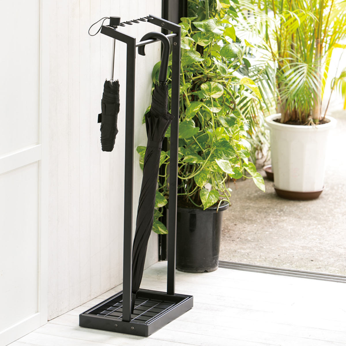 傘立て 14本用 傘かけ 折りたたみ傘対応 ( 法人限定 傘たて スリム 業務用 玄関収納 傘 かける スチール製 折り畳み傘 長傘 収納 アンブレラ スタンド 省スペース シンプル 黒 ブラック おしゃれ )