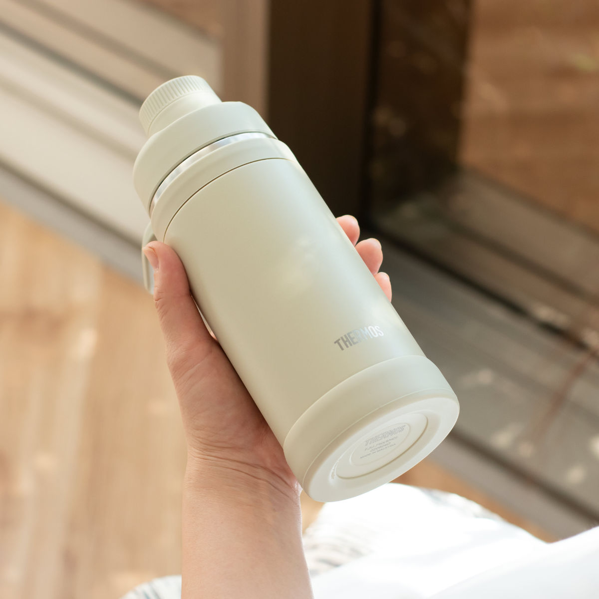 サーモス 水筒 750ml 真空断熱スポーツボトル 保冷専用 ( THERMOS 保冷 食洗機対応 直飲み ダイレクトボトル スポーツドリンク対応 軽量 食洗器OK スポーツ飲料対応 ステンレス ステンレスボトル マイボトル ボトル おしゃれ 大人 ) 【カーキ】 カーキ