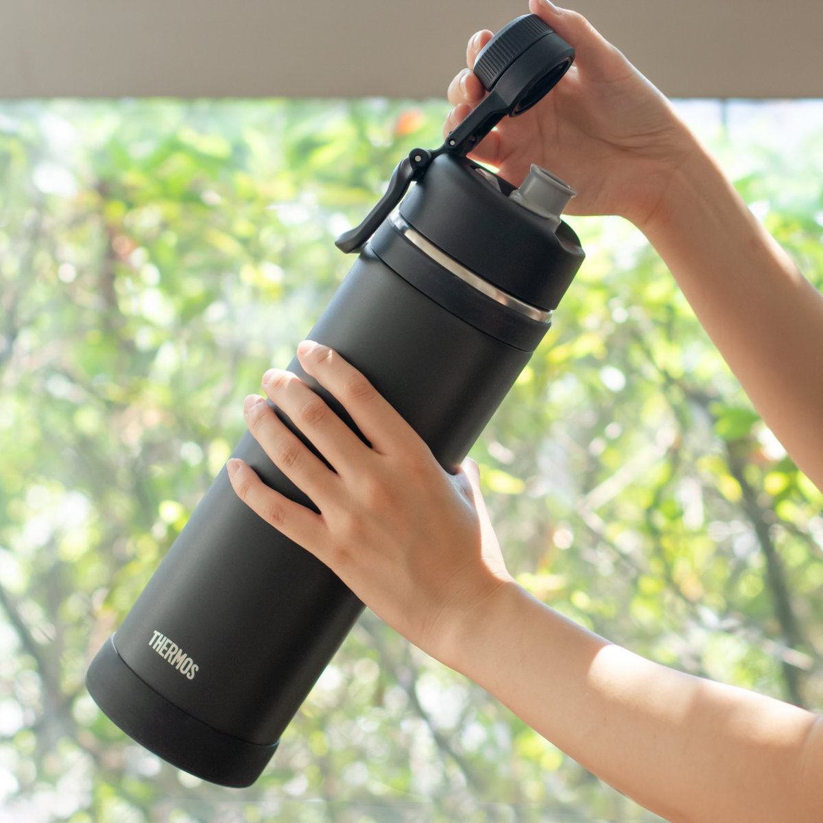 サーモス 水筒 1.5L 真空断熱スポーツボトル FJU-1500 ( THERMOS 保冷 食洗機対応 直飲み ダイレクトボトル スポーツドリンク対応 軽量 食洗機OK スポーツ飲料対応 ステンレス ステンレスボトル マイボトル ボトル おしゃれ 大人 ) 【サンド】 サンド