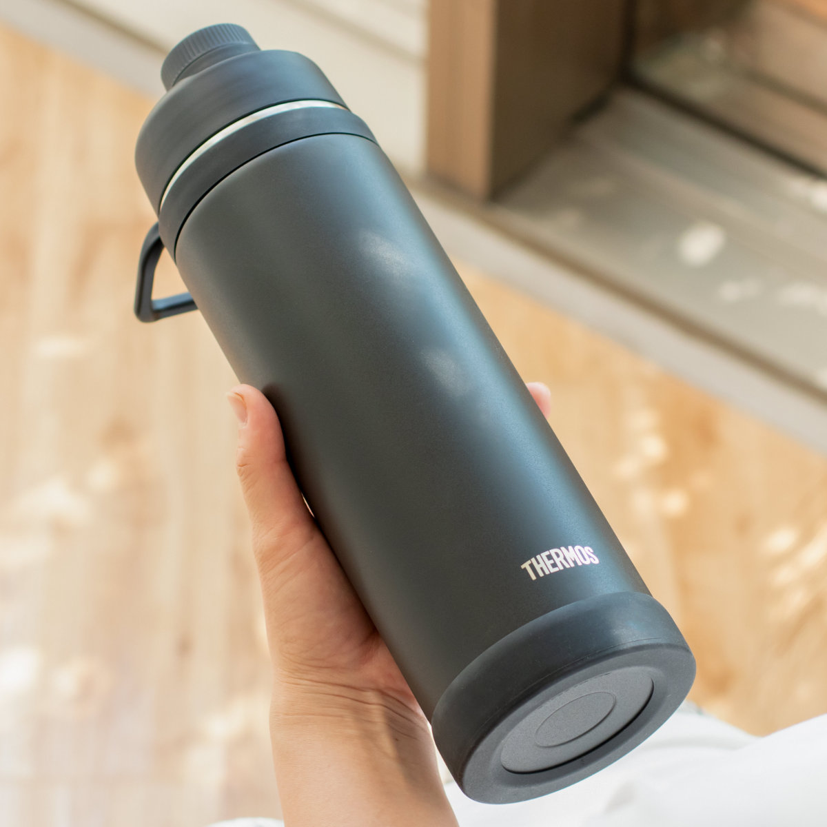 サーモス 水筒 1.5L 真空断熱スポーツボトル FJU-1500 ( THERMOS 保冷 食洗機対応 直飲み ダイレクトボトル スポーツドリンク対応 軽量 食洗機OK スポーツ飲料対応 ステンレス ステンレスボトル マイボトル ボトル おしゃれ 大人 ) 【サンド】 サンド