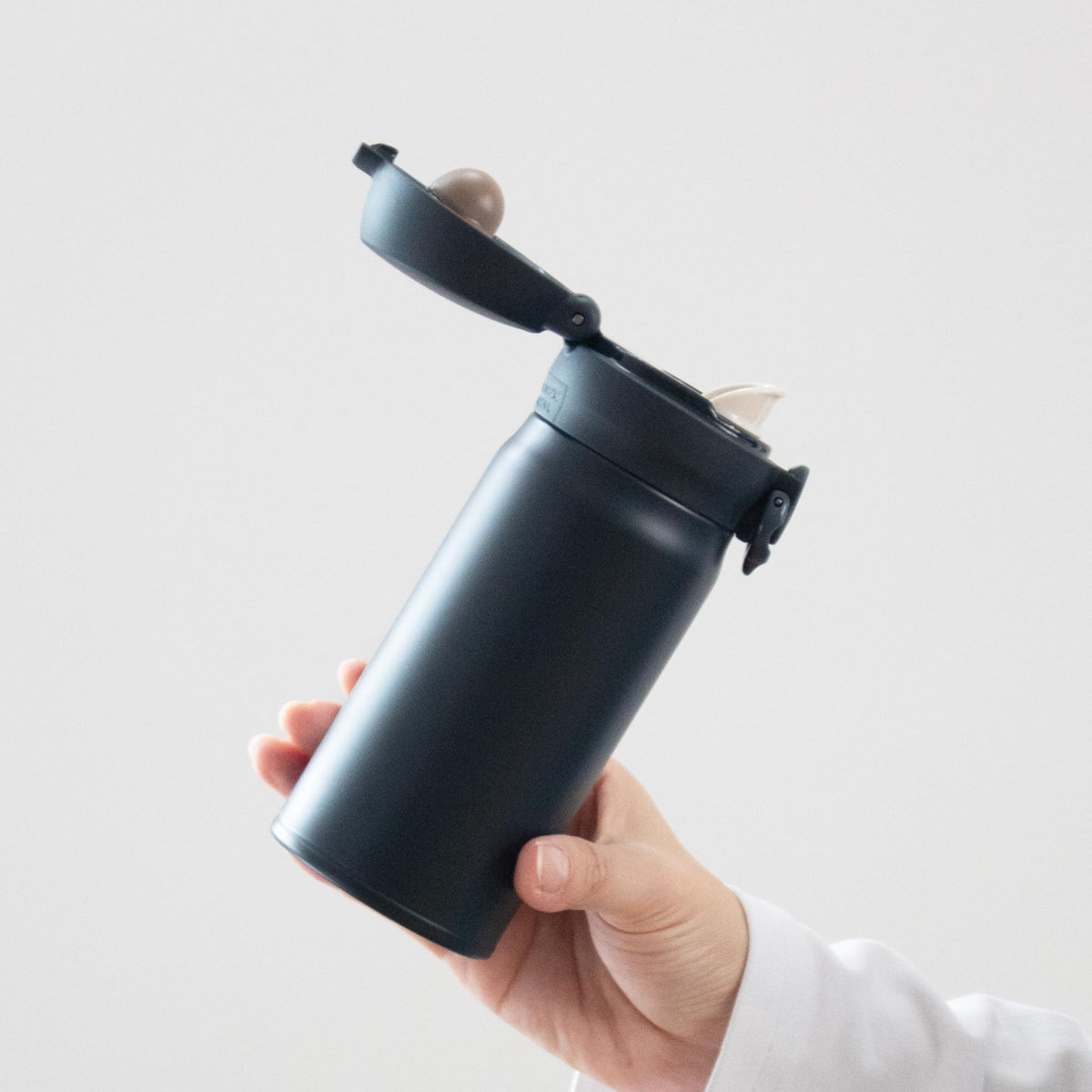 サーモス 水筒 350ml 真空断熱ケータイマグ ( THERMOS 保温 保冷 軽量 直飲み ステンレスボトル コンパクト ワンタッチ マグボトル マグ ボトル 真空断熱 ダイレクトボトル 直のみ すいとう ステンレス ワンプッシュ ) 【スノーホワイト】 スノーホワイト