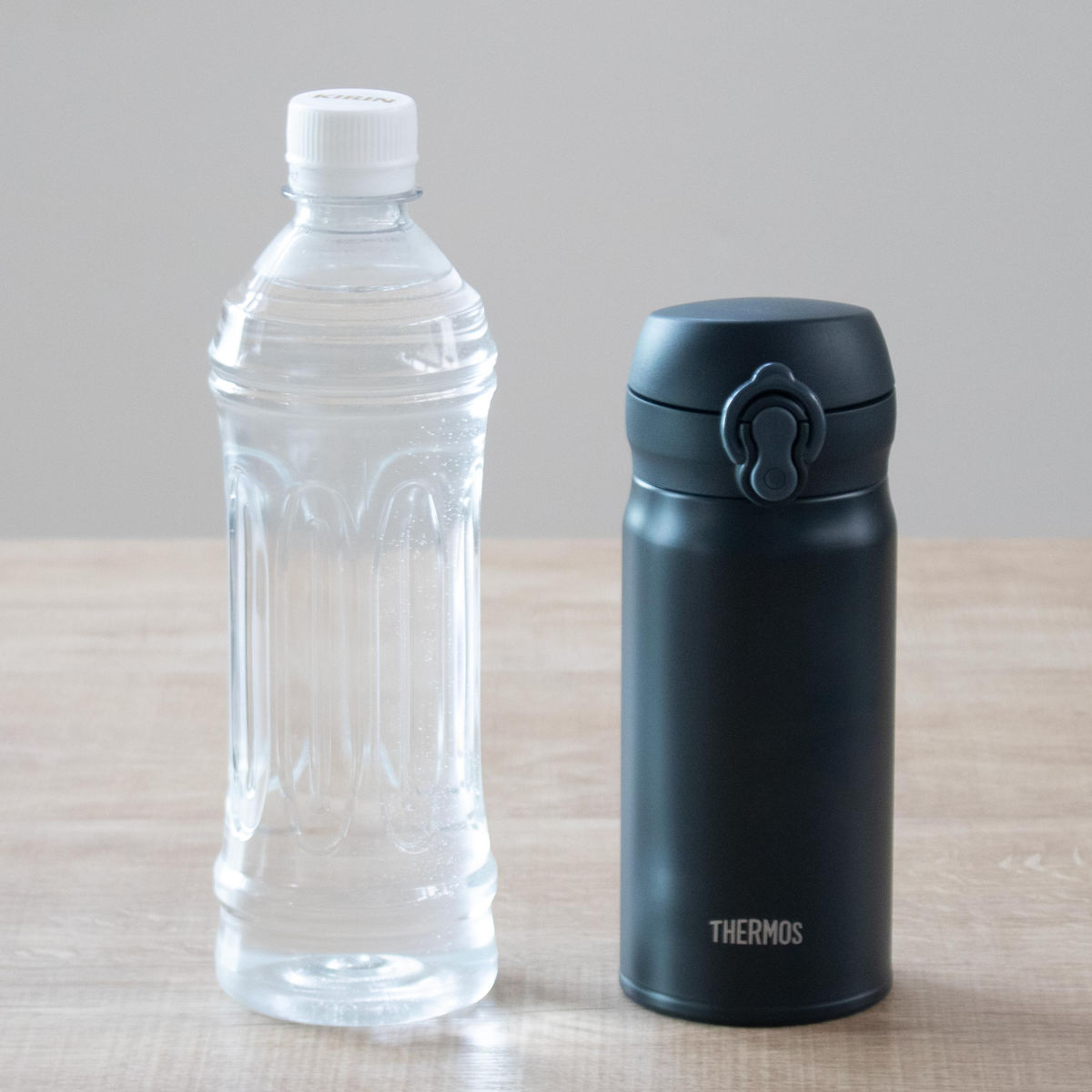 サーモス 水筒 350ml 真空断熱ケータイマグ ( THERMOS 保温 保冷 軽量 直飲み ステンレスボトル コンパクト ワンタッチ マグボトル マグ ボトル 真空断熱 ダイレクトボトル 直のみ すいとう ステンレス ワンプッシュ ) 【スノーホワイト】 スノーホワイト
