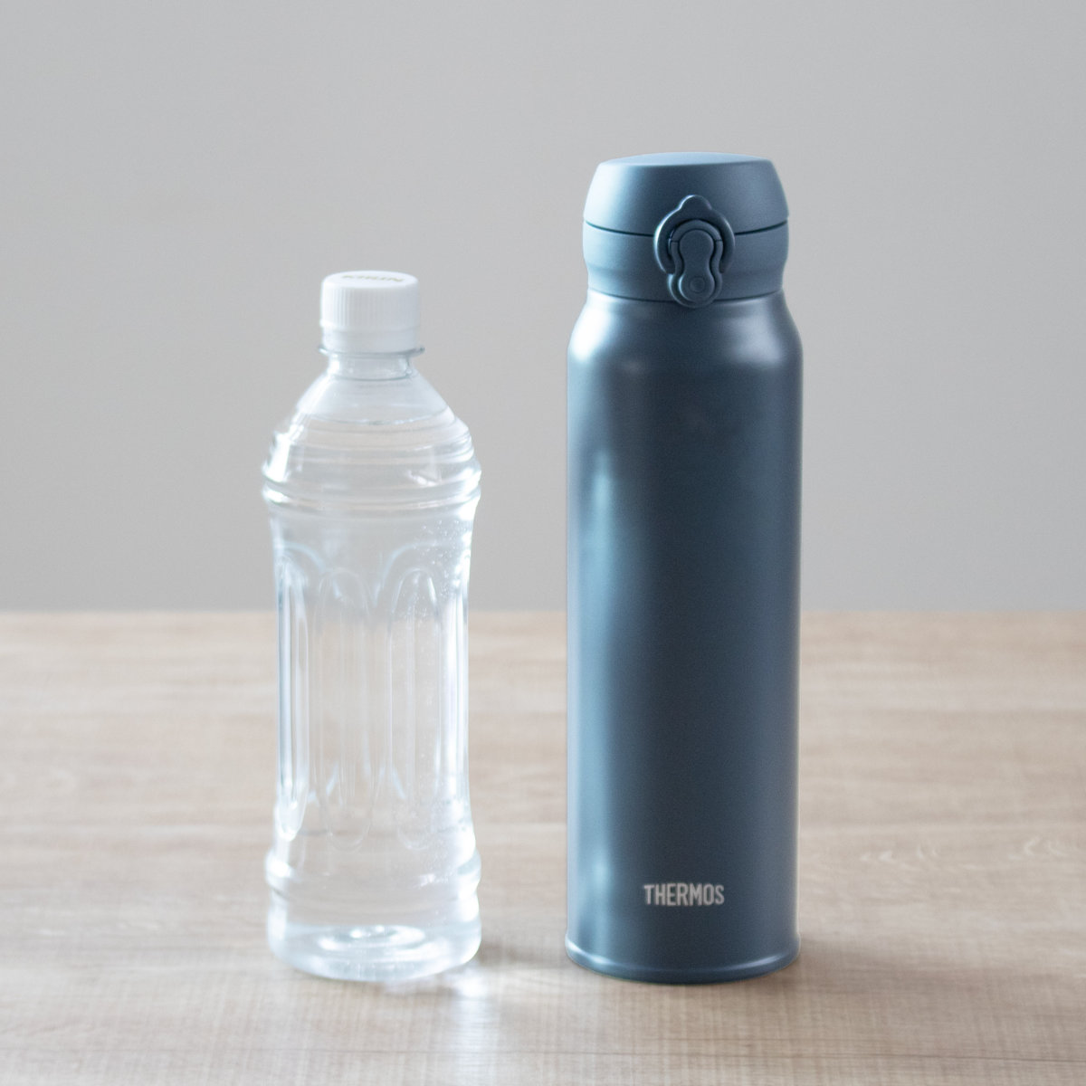 サーモス 水筒 750ml 真空断熱ケータイマグ ( THERMOS 保温 保冷 軽量 直飲み ステンレスボトル コンパクト ワンタッチ マグボトル スポーツドリンク ボトル 真空断熱 ダイレクトボトル 直のみ すいとう ステンレス ワンプッシュ ) 【アッシュグリーン】 アッシュグリーン