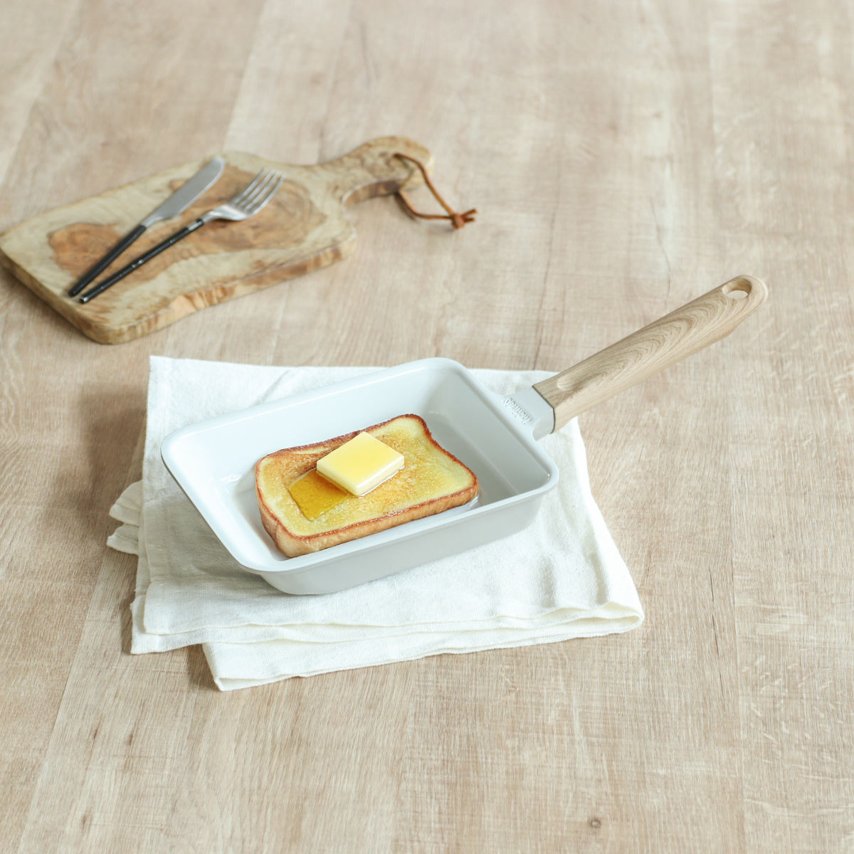 サーモス 卵焼き器 IH対応 セラプロテクト セラミック ( THERMOS ガス火対応 玉子焼き器 フライパン セラミック加工 軽い エッグパン 軽量 丈夫 長持ち PFOA&PFOSフリー セラプロテクトコート グレージュ 木目調ハンドル )