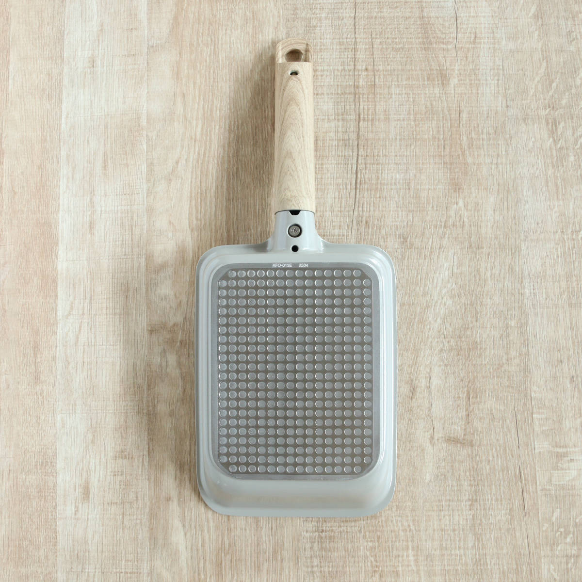 サーモス 卵焼き器 IH対応 セラプロテクト セラミック ( THERMOS ガス火対応 玉子焼き器 フライパン セラミック加工 軽い エッグパン 軽量 丈夫 長持ち PFOA&PFOSフリー セラプロテクトコート グレージュ 木目調ハンドル )