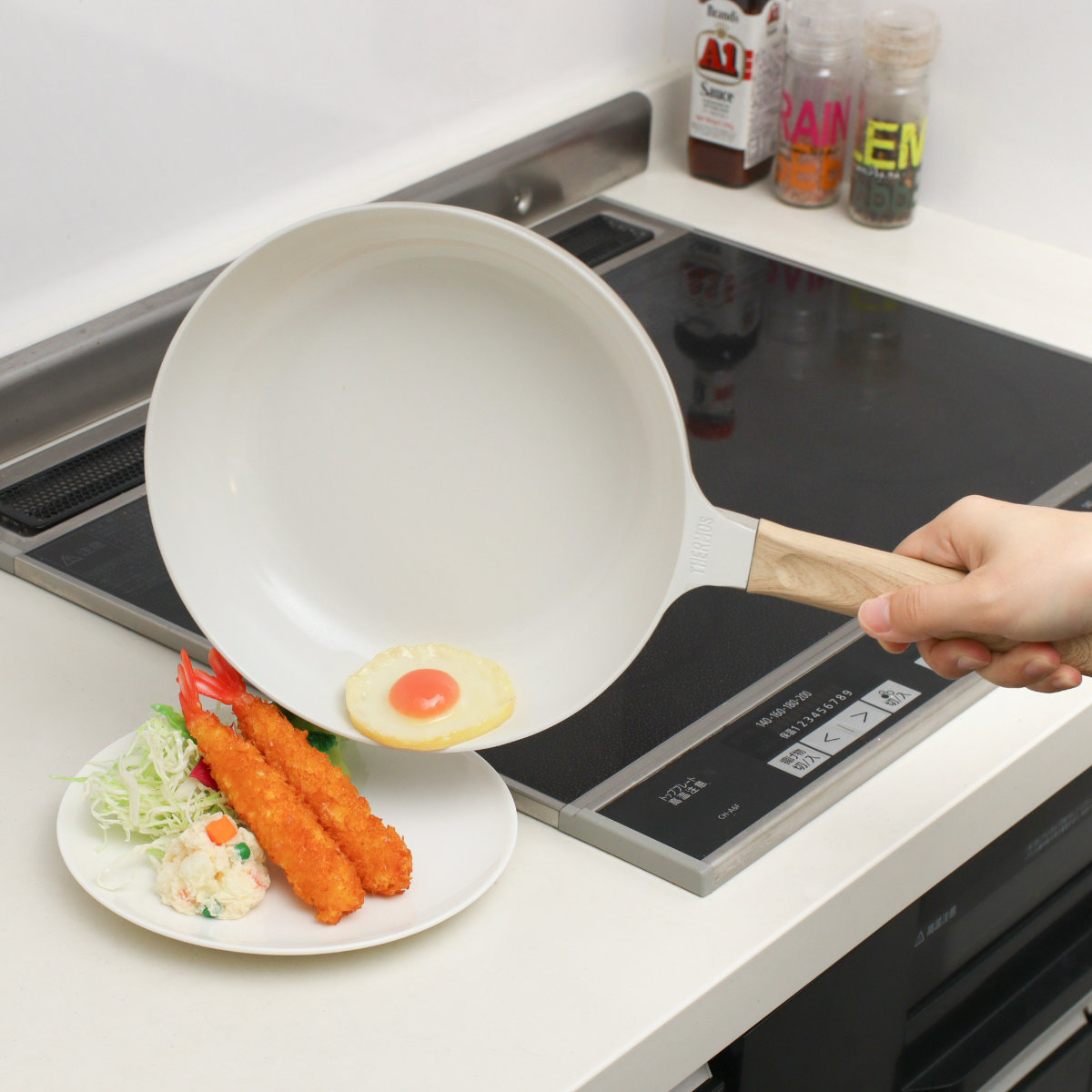 サーモス フライパン 24cm IH対応 セラプロテクト セラミック ( THERMOS ガス火対応 片手鍋 炒め鍋 セラミック加工 軽い 深型 軽量 丈夫 長持ち PFOA&PFOSフリー セラプロテクトコート グレージュ 木目調ハンドル )