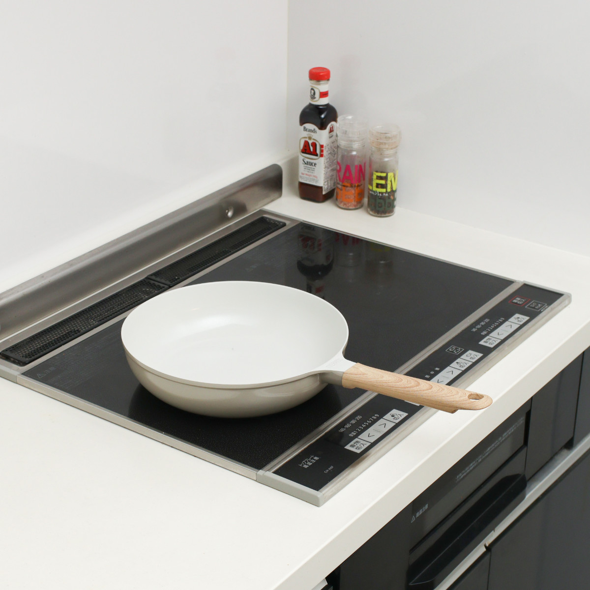 サーモス フライパン 26cm IH対応 セラプロテクト セラミック ( THERMOS ガス火対応 片手鍋 炒め鍋 セラミック加工 軽い 深型 軽量 丈夫 長持ち PFOA&PFOSフリー セラプロテクトコート グレージュ 木目調ハンドル )