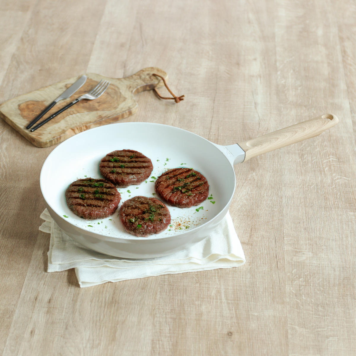 サーモス フライパン 28cm IH対応 セラプロテクト セラミック ( THERMOS ガス火対応 片手鍋 炒め鍋 セラミック加工 軽い 深型 軽量 丈夫 長持ち PFOA&PFOSフリー セラプロテクトコート グレージュ 木目調ハンドル 大きい )