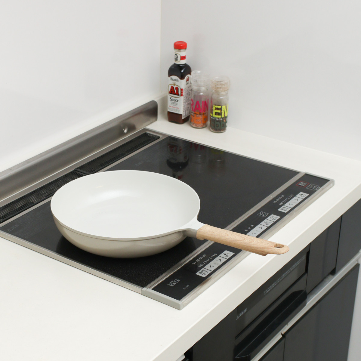 サーモス フライパン 28cm IH対応 セラプロテクト セラミック ( THERMOS ガス火対応 片手鍋 炒め鍋 セラミック加工 軽い 深型 軽量 丈夫 長持ち PFOA&PFOSフリー セラプロテクトコート グレージュ 木目調ハンドル 大きい )