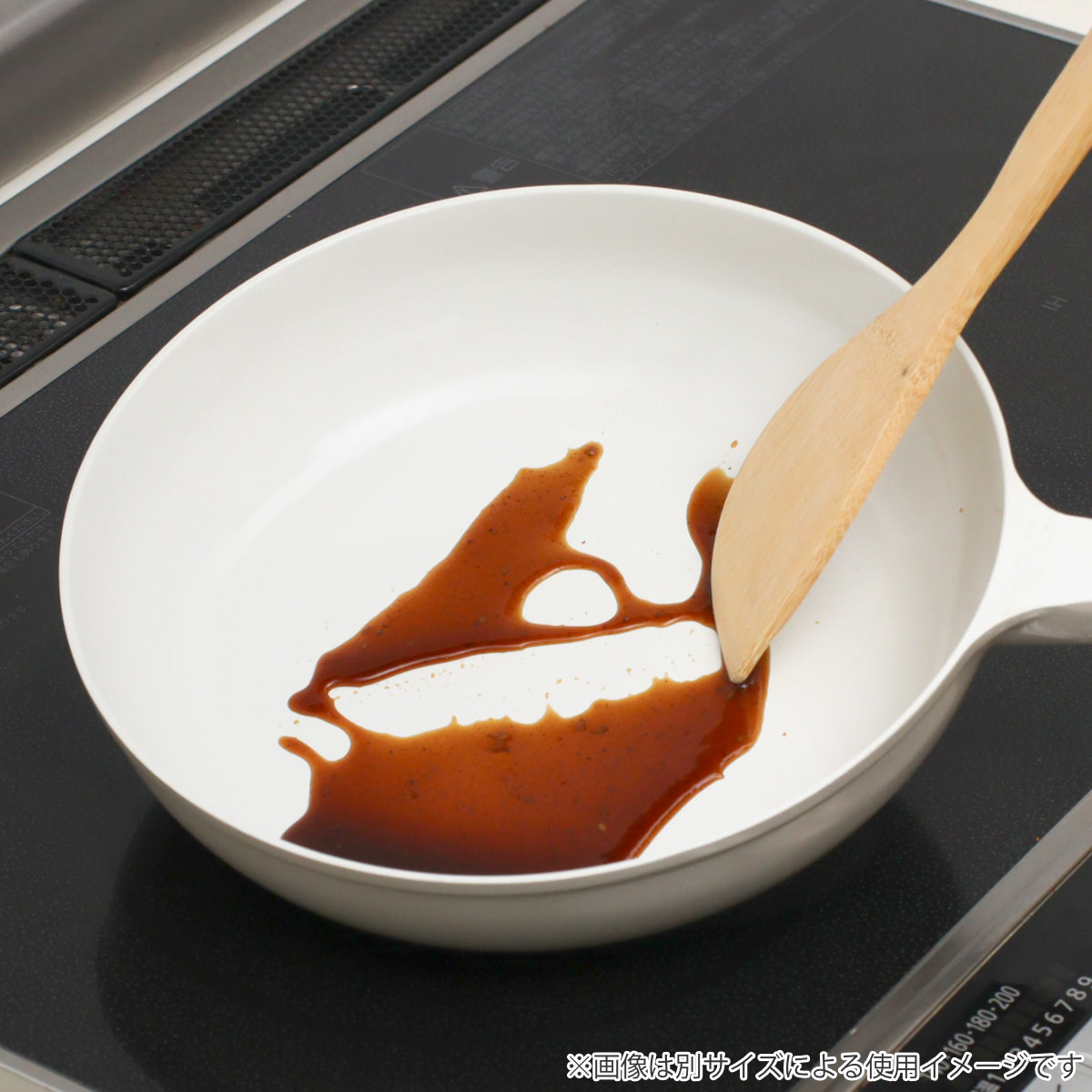 サーモス フライパン 28cm IH対応 セラプロテクト セラミック ( THERMOS ガス火対応 片手鍋 炒め鍋 セラミック加工 軽い 深型 軽量 丈夫 長持ち PFOA&PFOSフリー セラプロテクトコート グレージュ 木目調ハンドル 大きい )