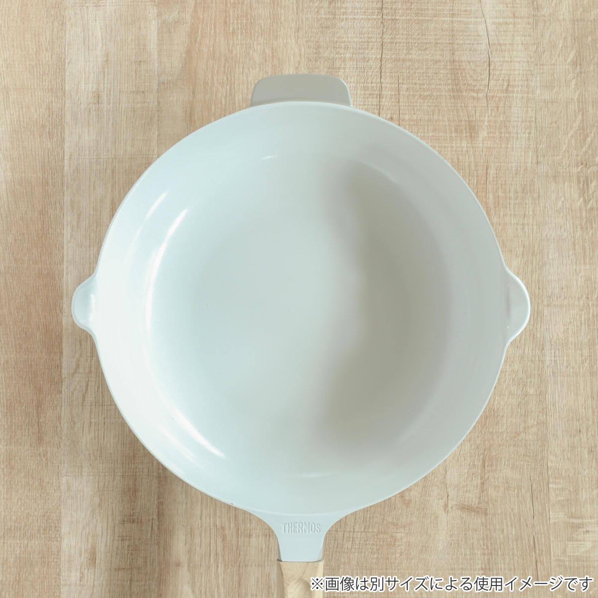 サーモス フライパン 26cm 深型 IH対応セラプロテクト セラミック マルチパン ( THERMOS ガス火対応 片手鍋 炒め鍋 セラミック加工 軽い 軽量 丈夫 長持ち PFOA&PFOSフリー セラプロテクトコート グレージュ 木目調ハンドル )